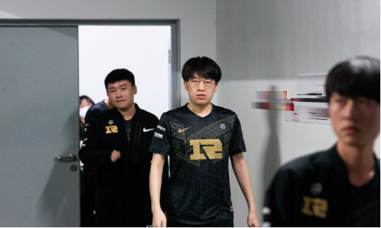 并不靠单场 并不靠单场